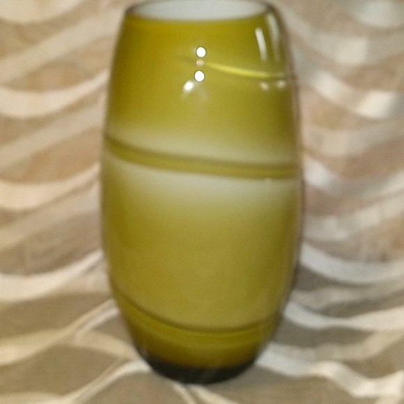 Stunning Vintage Green Swirled Art Glass Vase - Picture 8 of 10